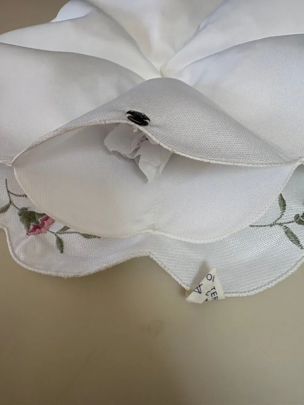 New Embroidered  Roll Holder Bread Basket Liner  Polyester Scalloped White Flora